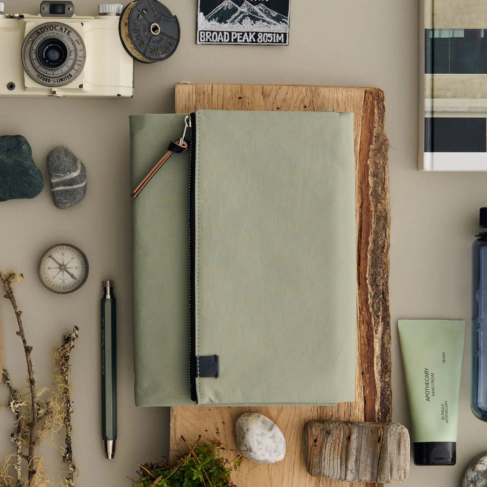 Hobonichi 2026 A5 Cousin Cover: Tragen - Oakmoss - Image 3